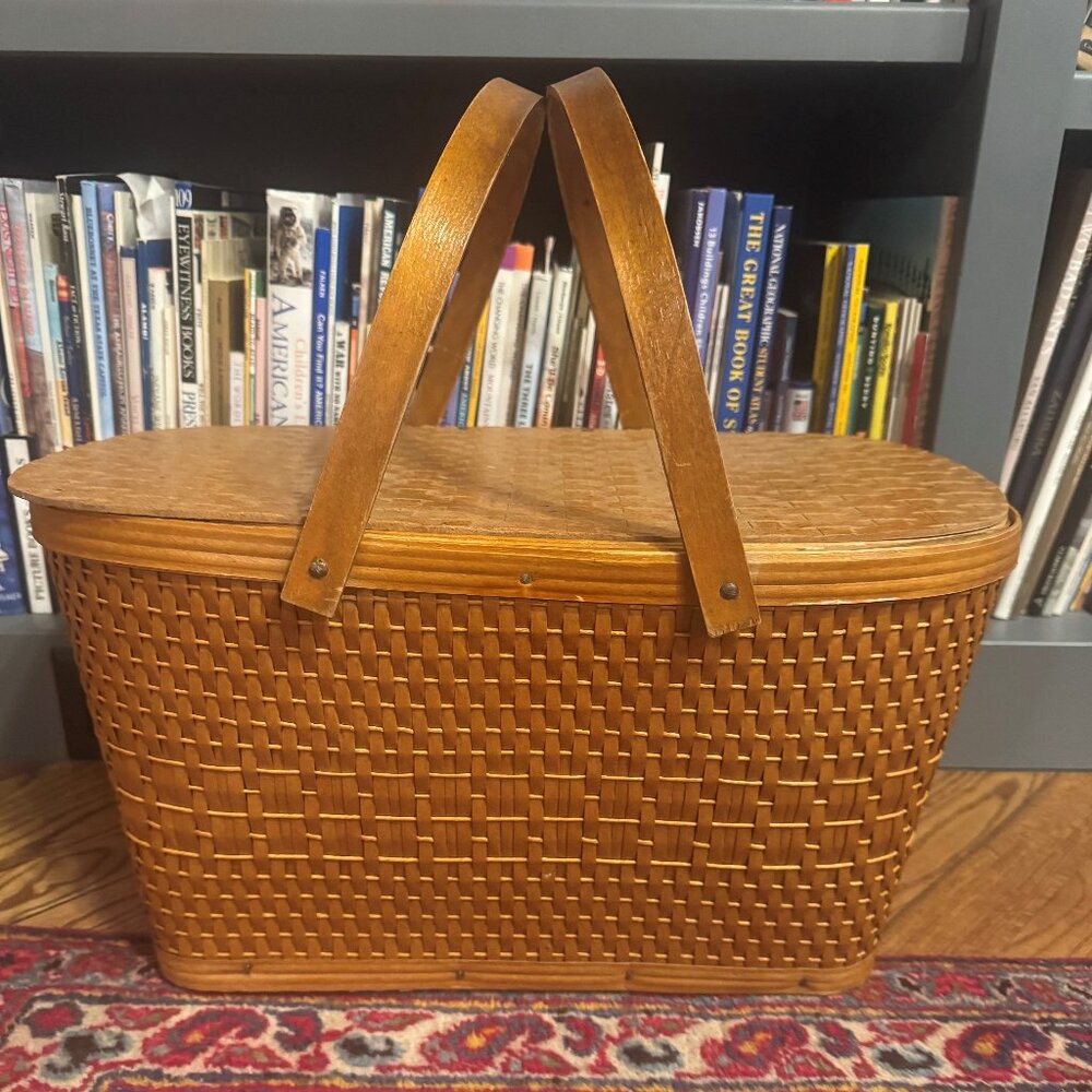 Hawkeye Finest Hamper/picnic basket